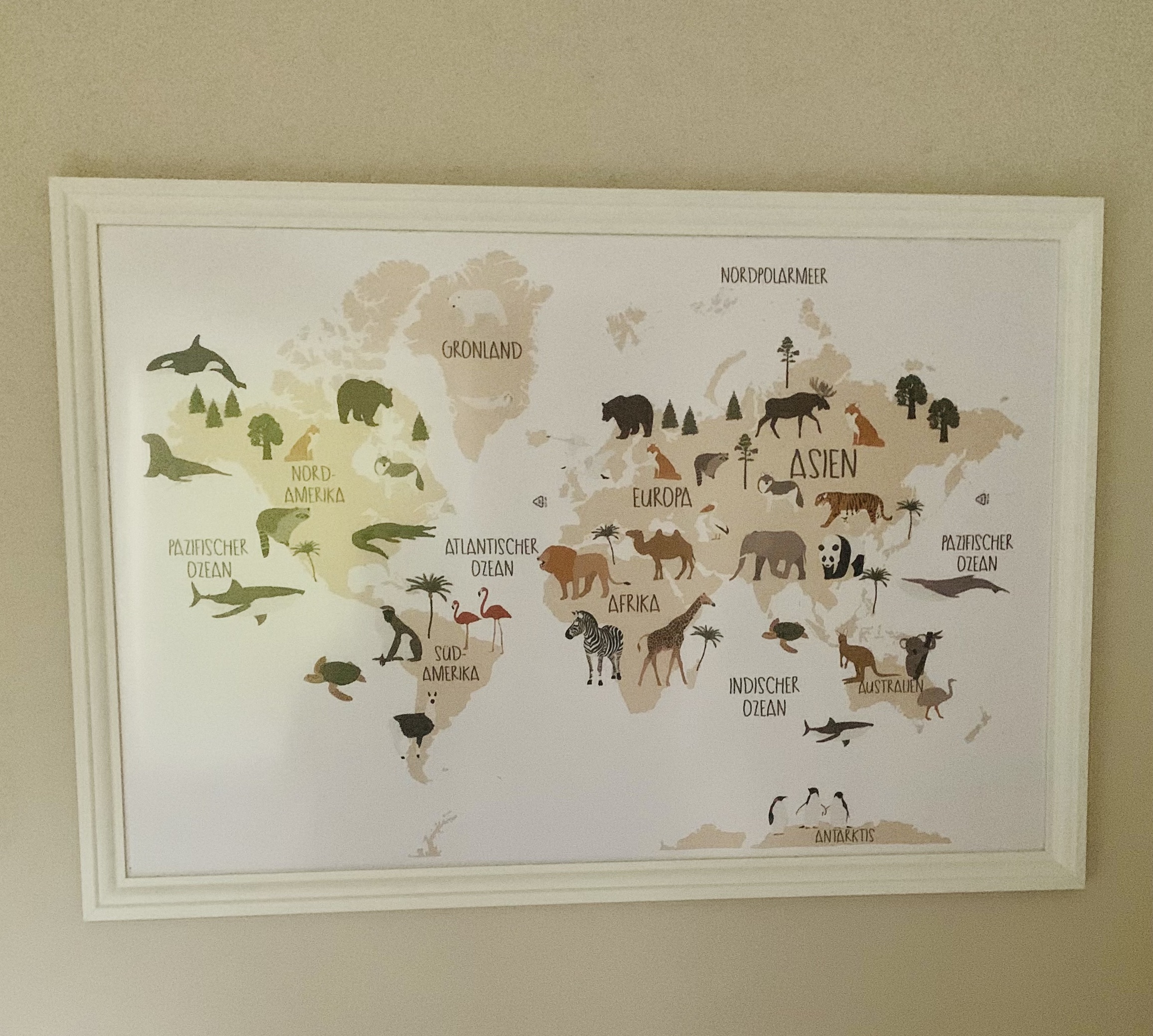 Poster Weltkarte mit Tieren weiß
